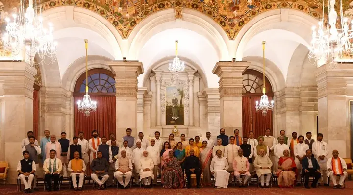12 केन्द्रीय मंत्रियों का पत्ता साफ
